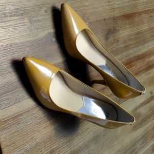 Michael Kors, size 10, beige